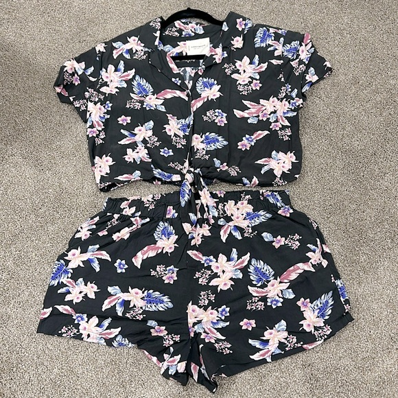 Lucky brand 2 piece flower set - Picture 6 of 8
